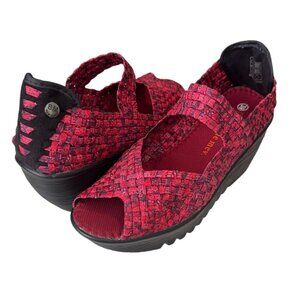 Bernie Mev Hallie Bliss Red Peep Toe Memory Foam Wedge Shoe Size 39 NIB